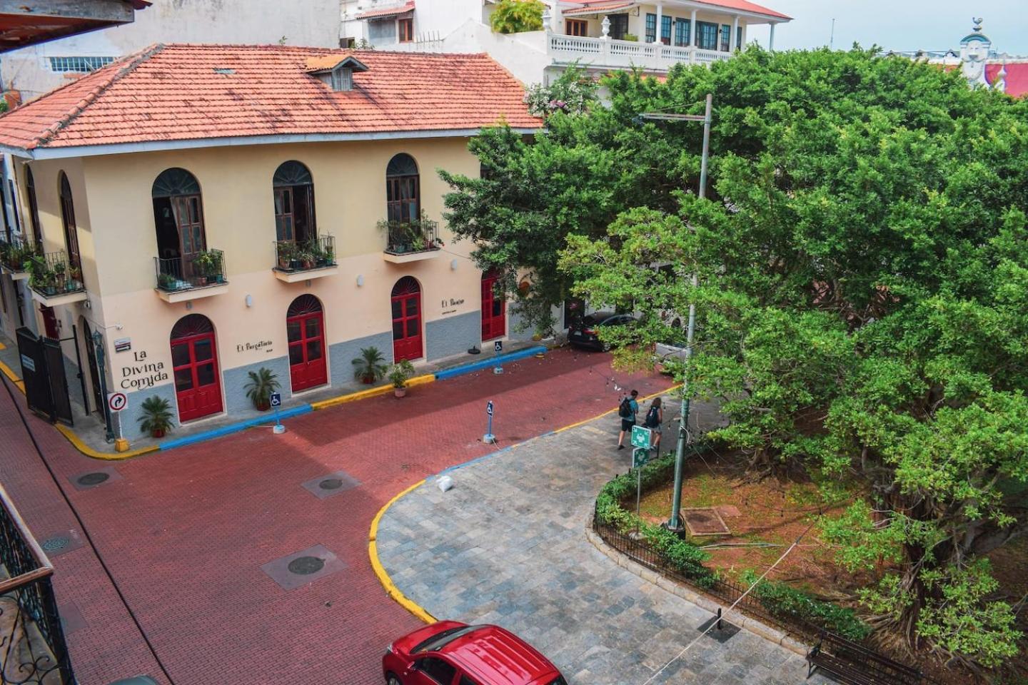 Location - Spacious And Fancy Apartment